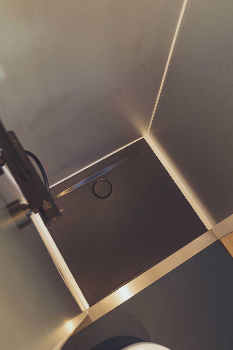 Die Dusche «Superplan Zero» punktet mit schwellenloser Begehbarkeit, gleichmässigem Gefälle sowie einem fugenlosem Design.