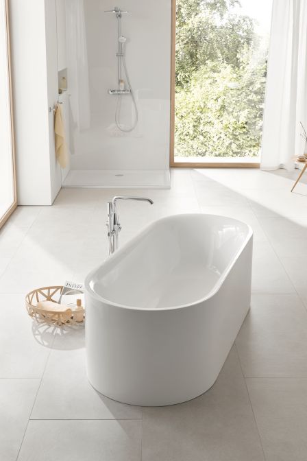 Es begann mit einer Armatur. Heute hat sich «Essence» zu einer Gesamtkollektion ausgewachsen und umfasst längst auch Keramik vom Waschbecken übers WC bis hin zur freistehenden Badewanne. Grohe.