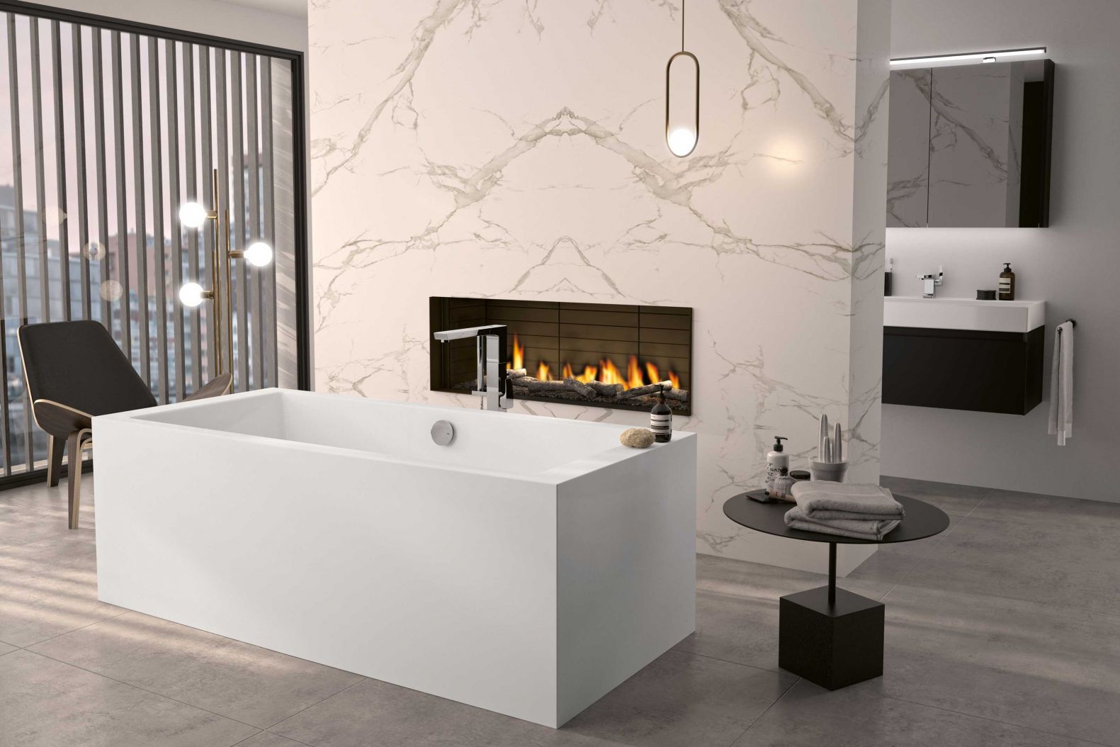 Als wäre der Ausdruck «Harte Schale, weicher Kern» nur für diese Badewanne geschrieben worden, beschreibt es das Modell «Genf F» punktgenau: Von aussen ein kantiger Kubus im Raum, formt sich beim Anblick der abgerundeten Radien und der beiden angenehm abfallenden Rückenschrägen im Inneren das Bild von einer Wohlfühlbadewanne für zwei. REPABAD.