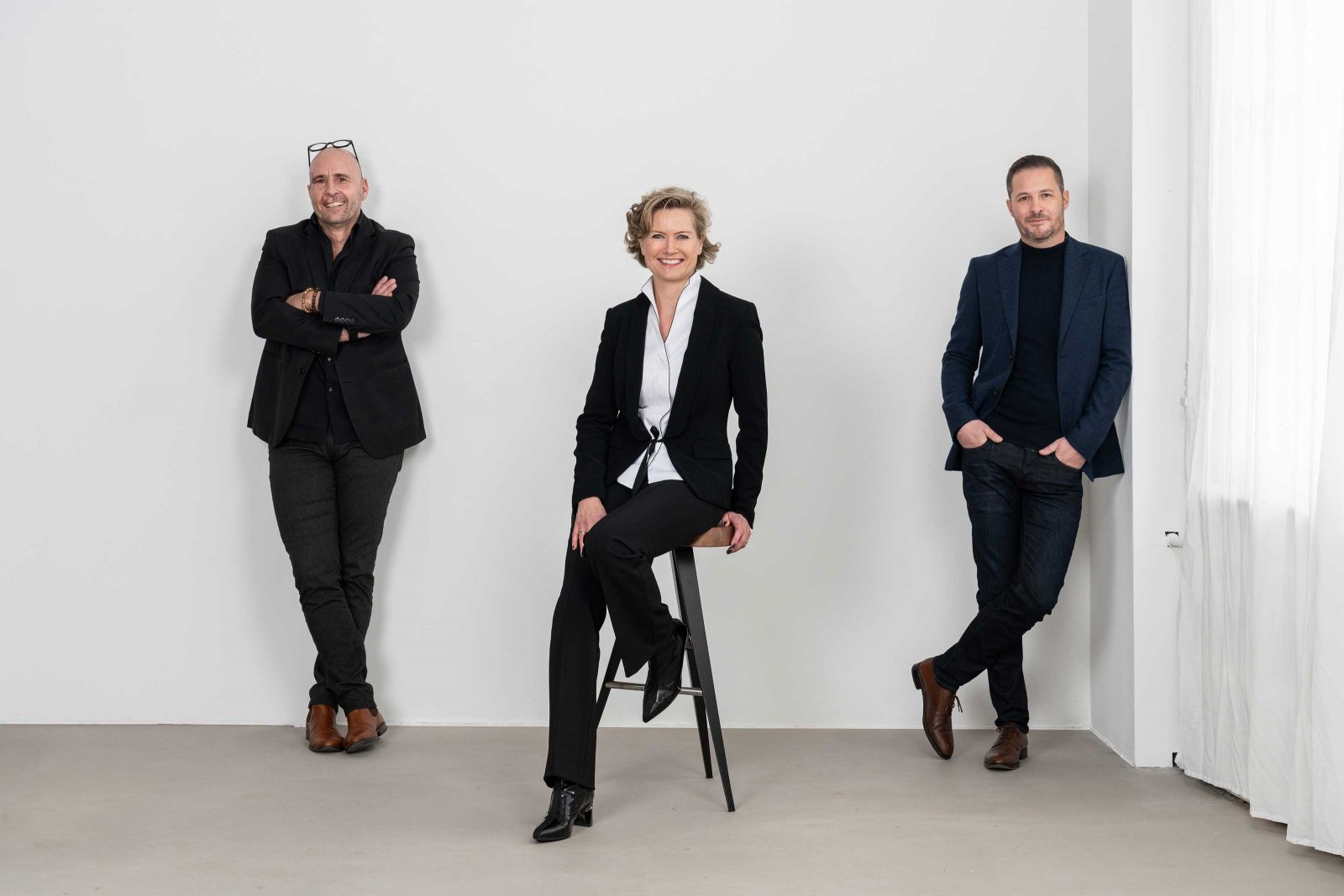 Die beiden Initianten, Peter Kaiser (links) und Simon Röthlin (rechts), haben gemeinsam mit Daniela Buchwalder (Mitte) die Firma Noww gegründet.  Foto: Dario Zimmerli