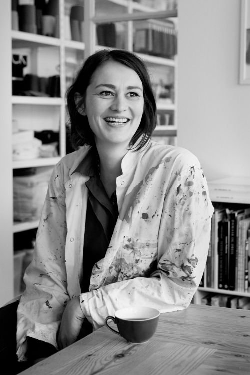 Die dänische Designerin Margrethe Odgaard hat sich nach einigen Jahren als Textildesignerin ganz der Entwicklung von Farben verschrieben. Ihrer Ansicht nach ist eine Farbe erst dann perfekt, wenn sie ein Sinneserlebnis in uns auslöst, das von Geschmack und Geruch bis hin zur Berührung reicht. Denn nur, wenn eine Farbe etwas in uns auslöst, können wir uns in ihrer Umgebung wohlfühlen. 2013 gründete sie ihr eigenes Designstudio.