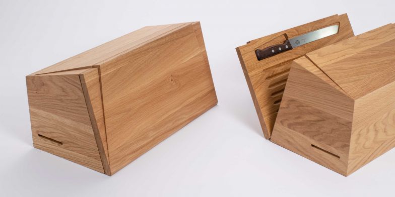 Das «Brothaus» ist Aufbewahrungsbox, Schneidebrett und Serviertablett zugleich und ermöglicht so eine platzsparende und ergonomische Anwendung. In der passgenauen Einfräsung des Schneidebretts befindet sich das hochwertige Brotmesser von Victorinox, welches stets griffbereit ist. Design: Edi Brahimaj und Andriy Kyselyov.