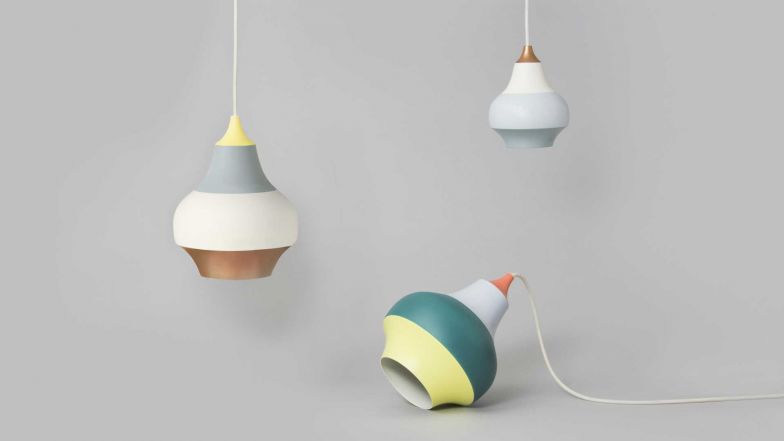 Wie alle ihre Designs entwickelte Clara von Zweigbergk auch diese Leuchte aus einem Papiermodell heraus. Sie strahlt – bei aller skandinavischen Zurückhaltung – etwas sehr Fröhliches aus. Kein Wunder nannte die Designerin das Modell «Cirque». Louis Poulsen.