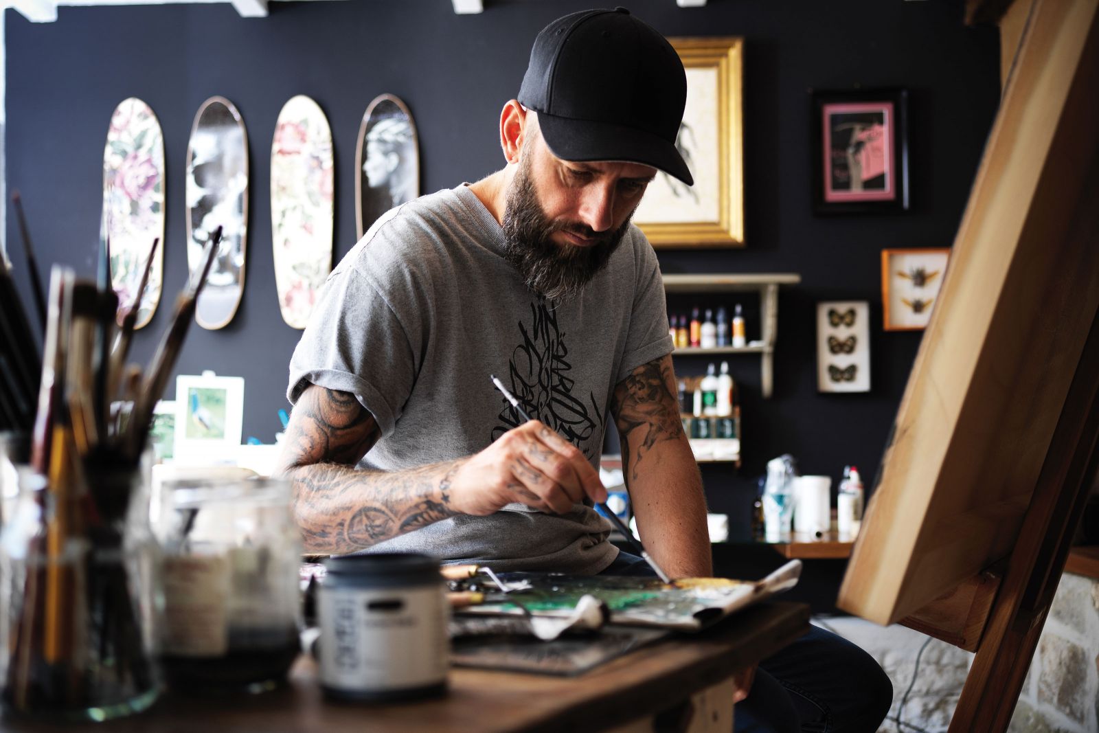 Der Lemgoer Tattoo-Künstler Christian Trzaska lieferte das Motiv für das in Belgien gewebte Textil.
