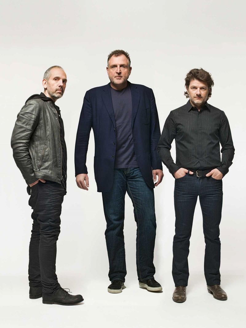 EOOS – das sind Harald Gründl, Martin Bergmann und Gernot Bohmann. Kennengelernt haben sich die drei beim Anstehen zur Aufnahmeprüfung an der Wiener Hochschule.