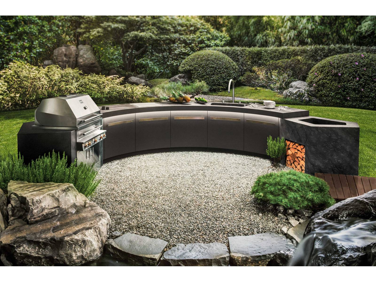 Der Schweizer Küchenhersteller hat den Bogen raus: Die aus Naturstein und geöltem Holz angefertigte Outdoor-Küche hat nicht nur jede Menge Stauraum und einen Eisschrank, sondern ist auch mit einem High-End-Hybrid-Grill von Kalamazoo ausgestattet, der mit Gas geheizt, aber auch mit Kohle oder Holz betrieben werden kann. ZBÄREN.