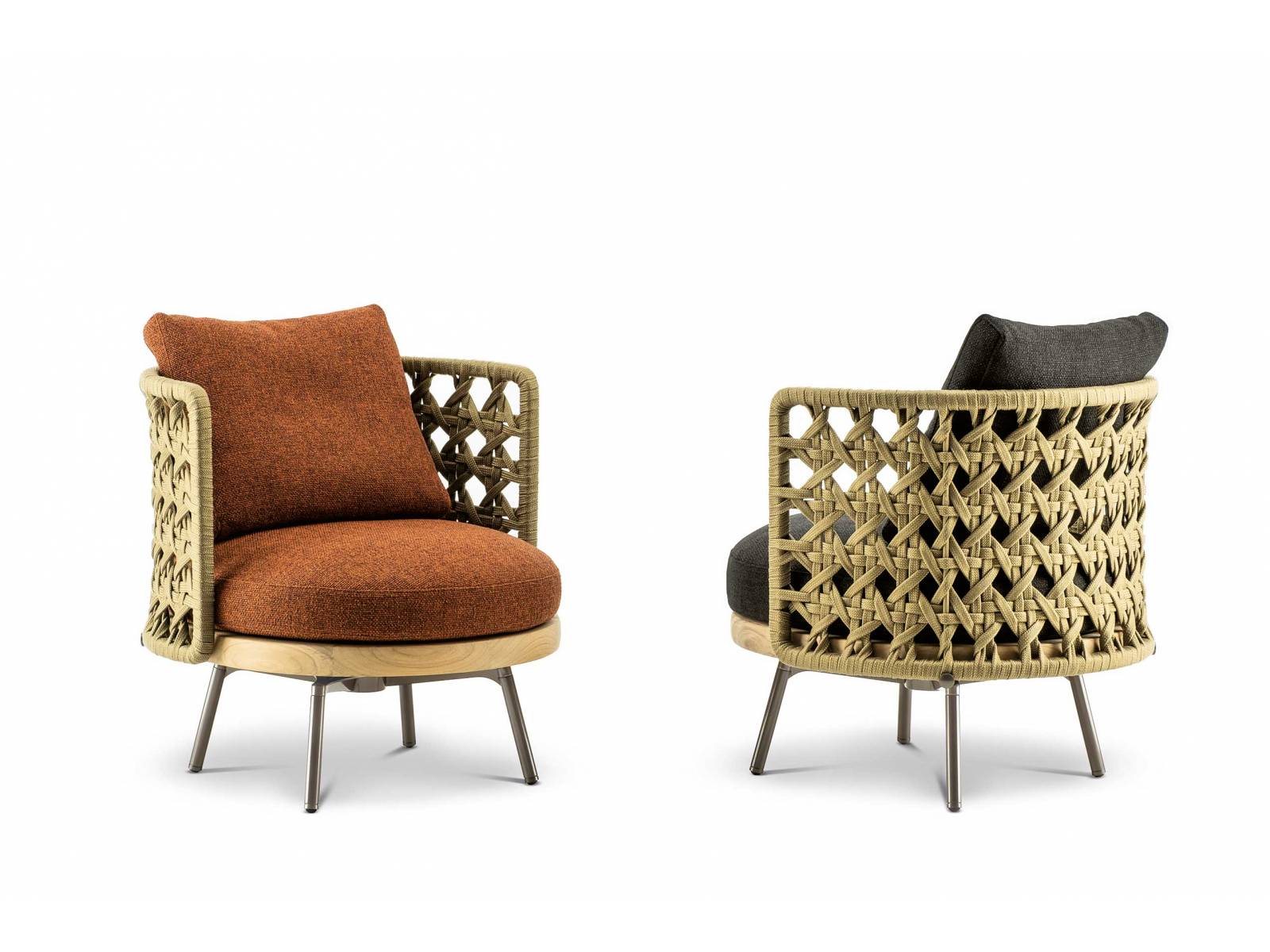 Unverkennbar ist die ikonische Rückenlehne bei «Torii Nest Outdoor» aus geflochtenem Seil, das wie eine Vergrösserung der Maschenweite aussieht. Die Kollektion umfasst Sessel, Sofas und Chaiselongues. Von Nendo Design. MINOTTI.