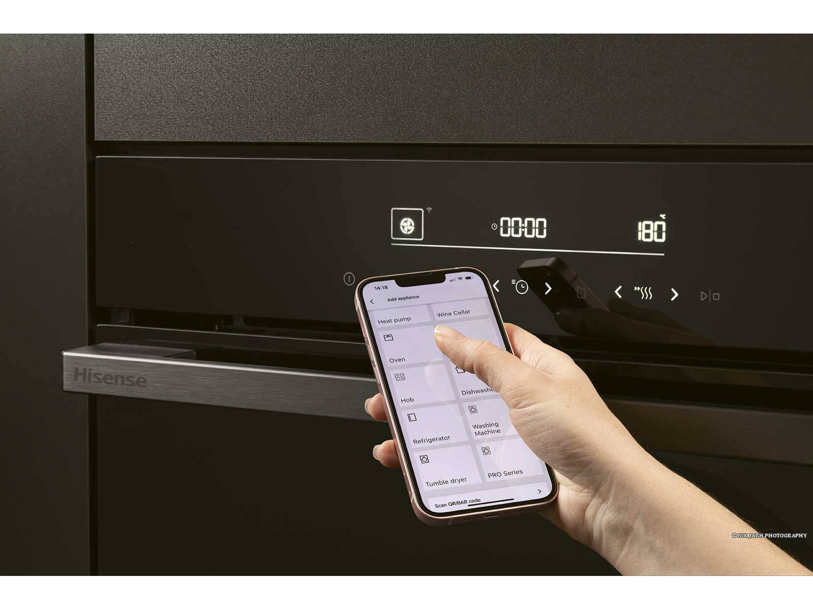 «Connect Life» macht das Zuhause spürbar smarter. Die Smart Home-App von Hisense vernetzt Kühlschrank, Waschmaschine und Trockner zu einem intelligenten ­Zusammenspiel und schafft mehr Übersicht im Alltag. Geräte lassen sich zentral per Smartphone steuern, ­Abläufe werden optimal abgestimmt und der Energie­verbrauch bleibt im Blick. FORS.
