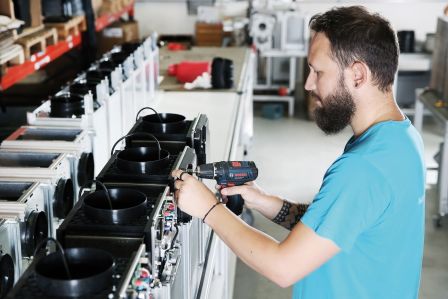 Alle technischen Innovationen werden inhouse entwickelt, ebenso findet die Montage am Standort in Wettingen statt.