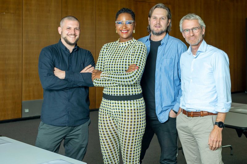 Die Jury 2022 (vl.n.r.): der Designer Marcel Besau vom Designstudio Besau-Marguerre aus Hamburg, Jennifer Reaves, die Geschäftsführerin DesignFest, Stuttgart, der Designer Sebastian Herkner aus Offenbach und der Unternehmer Norbert Ruf, Creative Director und Geschäftsführer Thonet GmbH. Foto: Roland Breitschuh