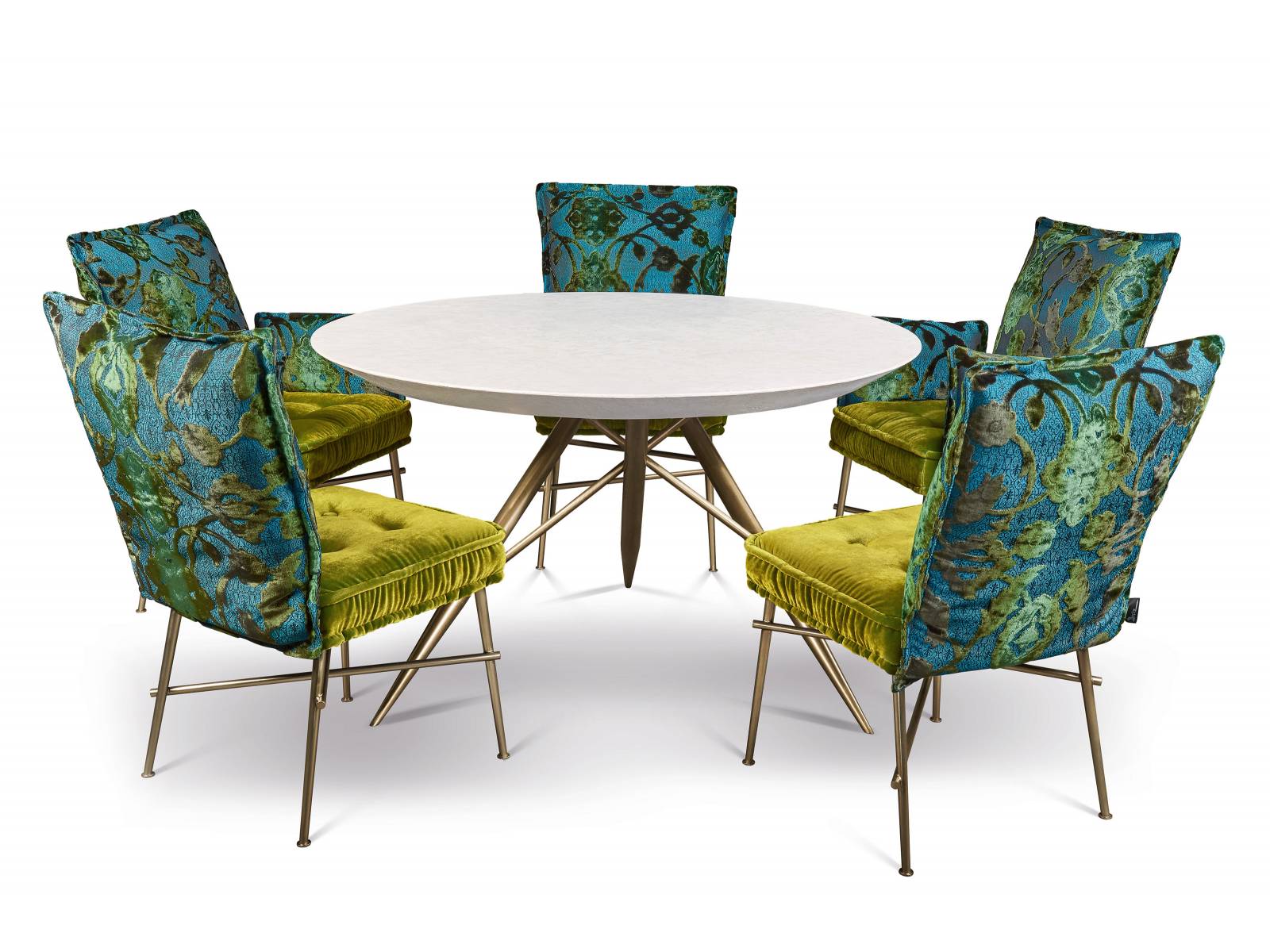 Einen glanzvollen Rahmen für Familien- und Geschäftstreffen bietet die Dining-Kollektion Ohlinda. Sie wurde um charaktervolle Stühle von sesselartigem Komfort mit Stahlbeinen in glänzendem Gold-/Polychrom-Finish ergänzt. Bretz.