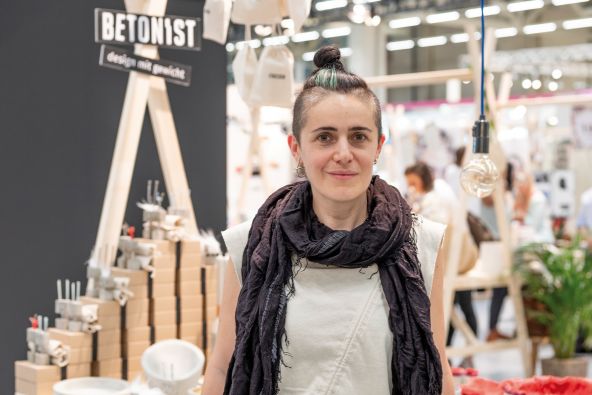 Grafikdesignerin Tamara Riedel