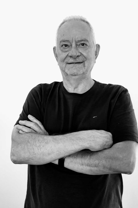 Luciano Ballarin blickt auf 40 Jahre Erfahrung im Leuchtendesign zurück – eine Leidenschaft, die er auch mit 75 Jahren noch voller ­Hingabe lebt.