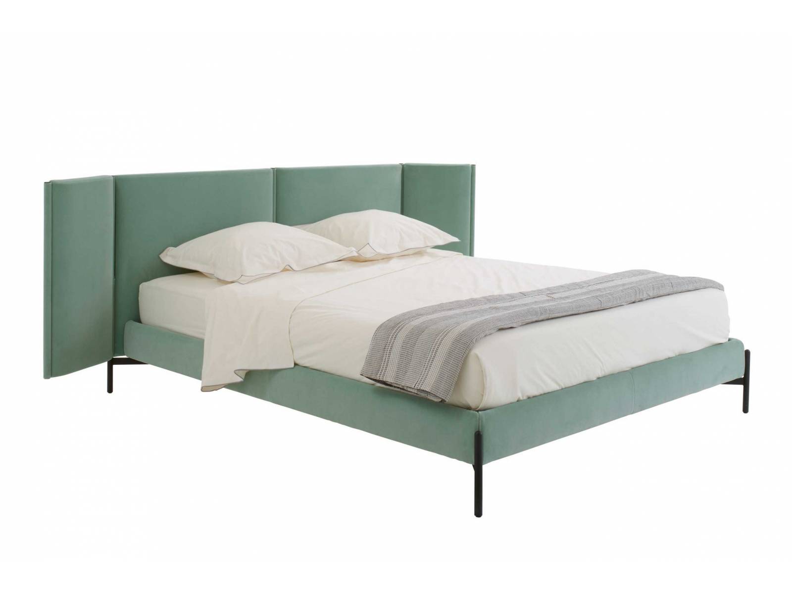 Das Bett «Hypna» von Nada Nasrallah und Christian Horner erhielt mit dem paraventartigen Kopfteil nicht nur ein neues Designelement, es wurde dadurch vor allem um eine wertvolle Funktion bereichert: Die beweglichen Flügel sorgen für ein hohes Mass an Geborgenheit und Ruhe. LIGNE ROSET.