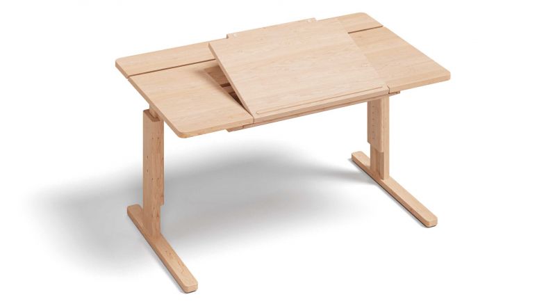 Sitzenbleiben leicht gemacht: Der «Kids»-Schreibtisch des österreichischen Herstellers ist in der Höhe verstellbar und passt sich so den ergonomischen Bedürfnissen des Kindes an. Auf Wunsch sorgen ein integriertes Kabelmanagement, eine Schublade und eine partiell neigbare Tischplatte für zusätzlichen Komfort. TEAM7-HOME.COM