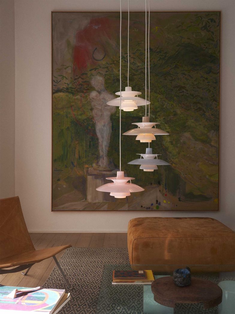 Hochglänzende Oberflächen in Opal White, Opal Beige, Opal Pale Rose und Opal Pale Blue arbeiten mit einem mattweissen Innenreflektor zusammen.