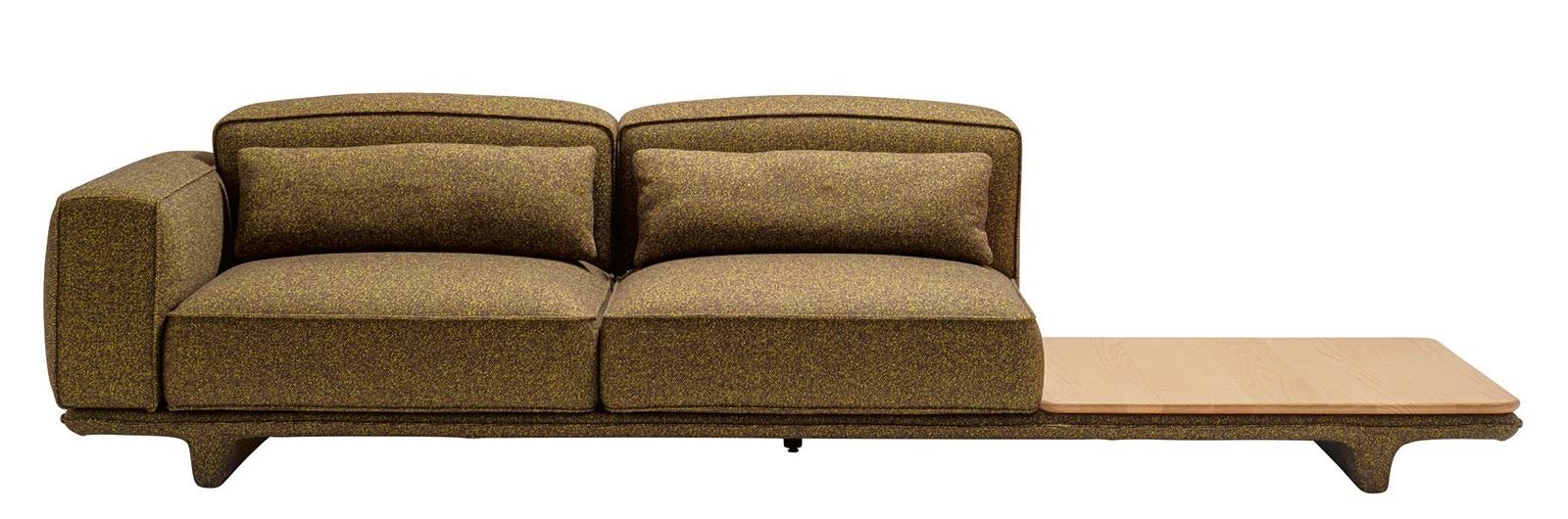 Sebastian Herkner entwarf im letzten Jahr mit «Noka» ein modulares Sofa, das von japanischer Architektur und Tatami-Matten inspiriert ist. 2025 ergänzen ein breiteres Modell und eine Méridienne die Kollektion und bieten neue Kombinationsmöglichkeiten.