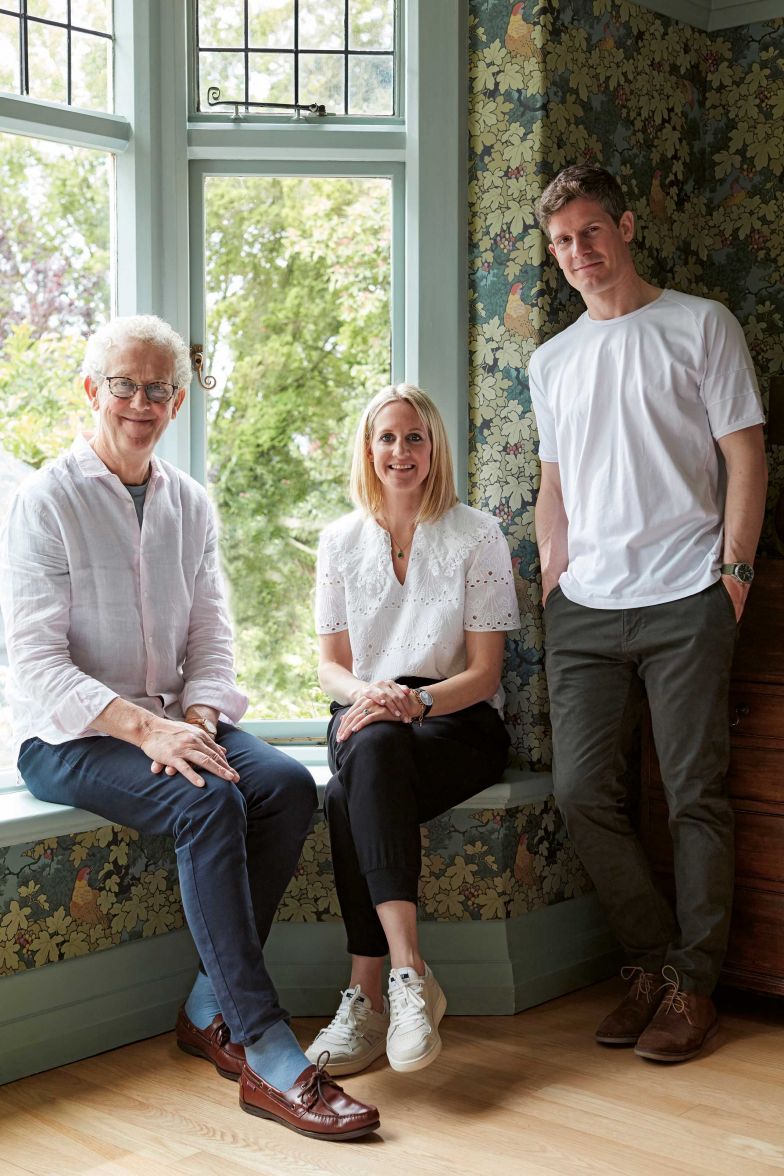 Der studierte Chemiker David Mottershead gründete 1996 die Firma Little Greene, die heute ein Familienunternehmen ist, mit Sohn Ben als Betriebsleiter und Tochter Ruth als Creative Director.