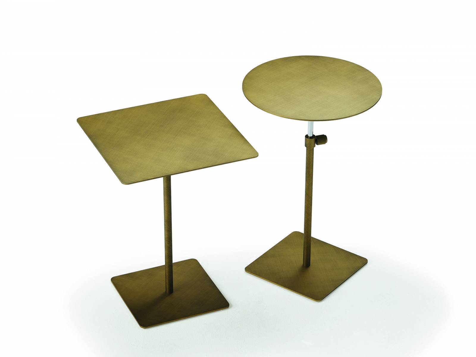Passt sich Schritt für Schritt an: Der höhenverstellbare Couchtisch «Step» mit runder oder eckiger Tischplatte. Der Tisch ist in verschiedenen Varianten erhältlich, darunter in gebürstetem Kupfer. Cattelan.