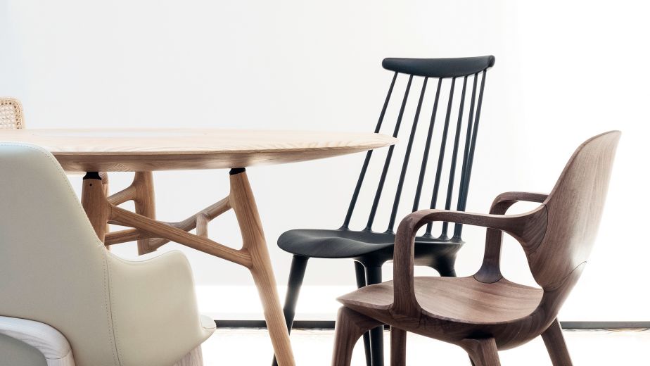 Gemeinsame Sache: Tisch und Stuhl