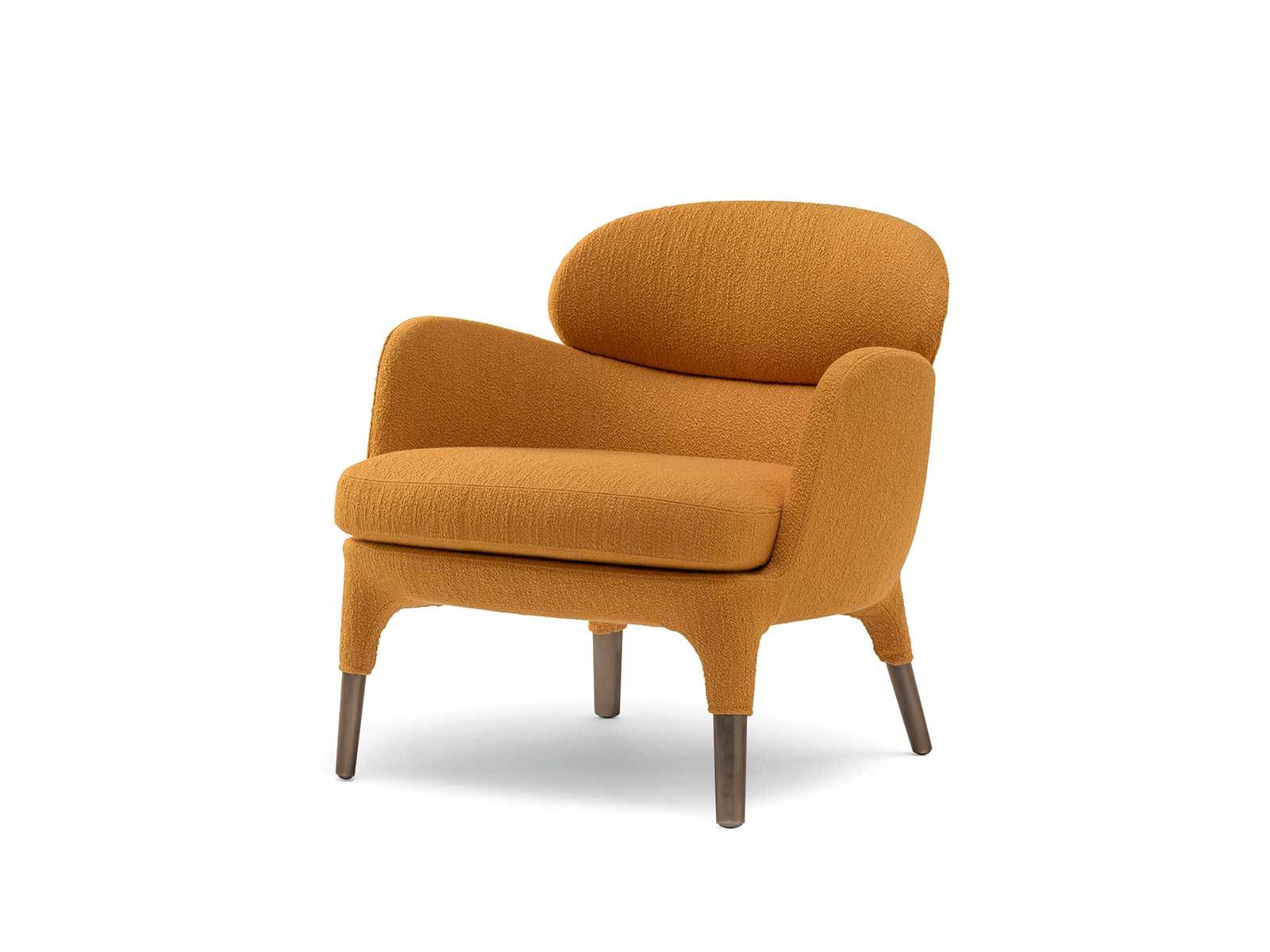 Der Lounge-Sessel «Ester» von Patrick Jouin kombiniert eine breite, gemütliche Sitzfläche mit einer geschwungenen Rückenlehne aus eingespritztem Polyurethanschaum, die hohen Komfort bietet. pedrali.com